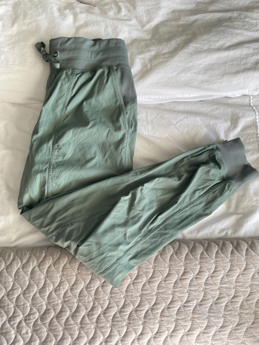 Lululemon joggers size 4 sage green